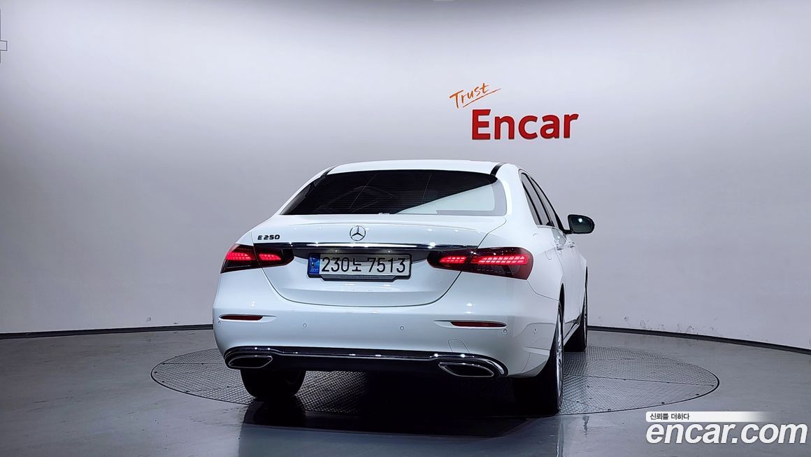 Mercedes-Benz E-Class 2022