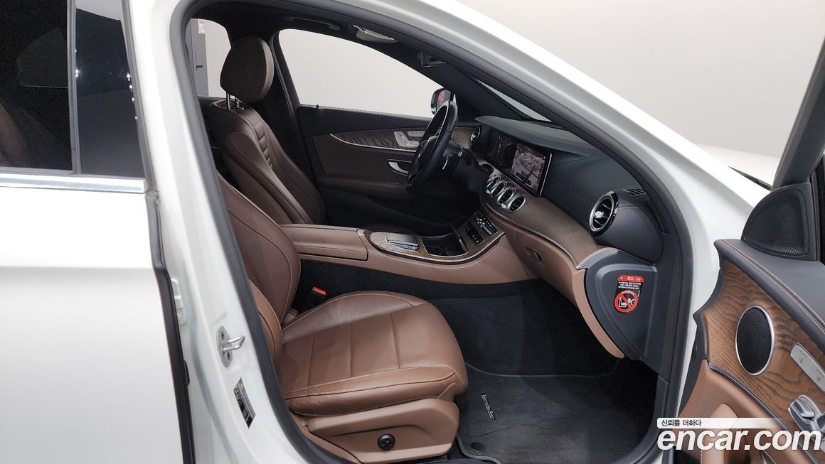 Mercedes-Benz E-Class 2022