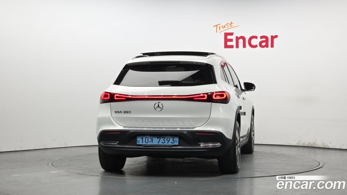 Mercedes-Benz EQA 2023