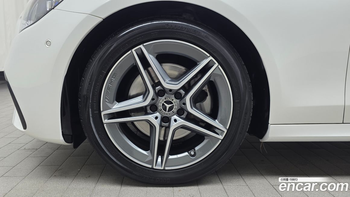 Mercedes-Benz E-Class 2023