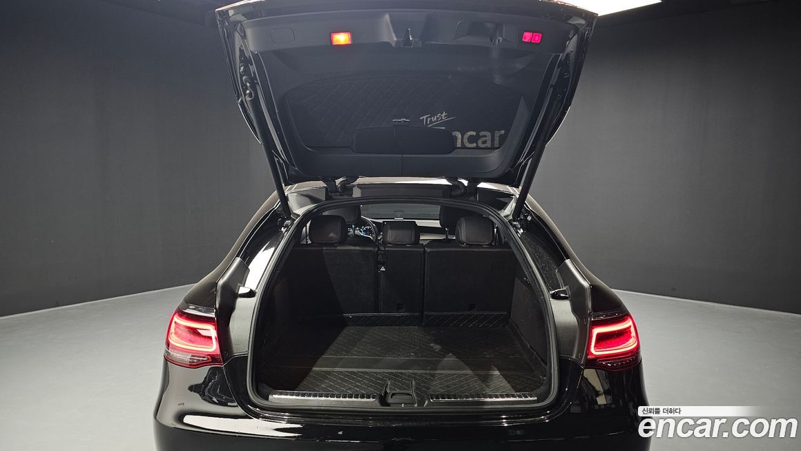 Mercedes-Benz GLC-Class 2021