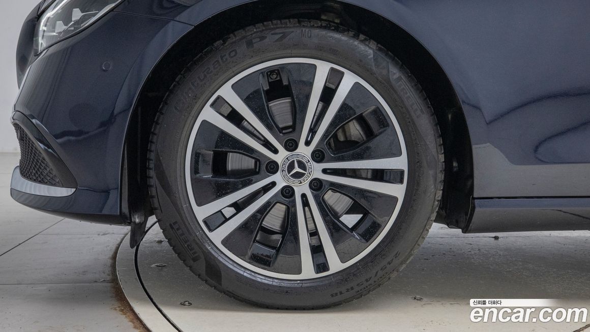 Mercedes-Benz E-Class 2022