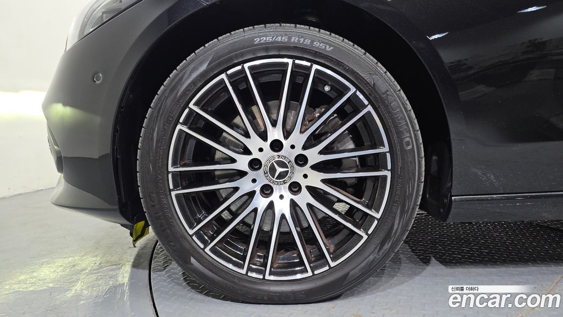 Mercedes-Benz C-Class 2022