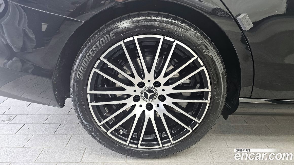 Mercedes-Benz C-Class 2024