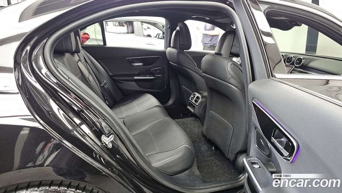 Mercedes-Benz C-Class 2024