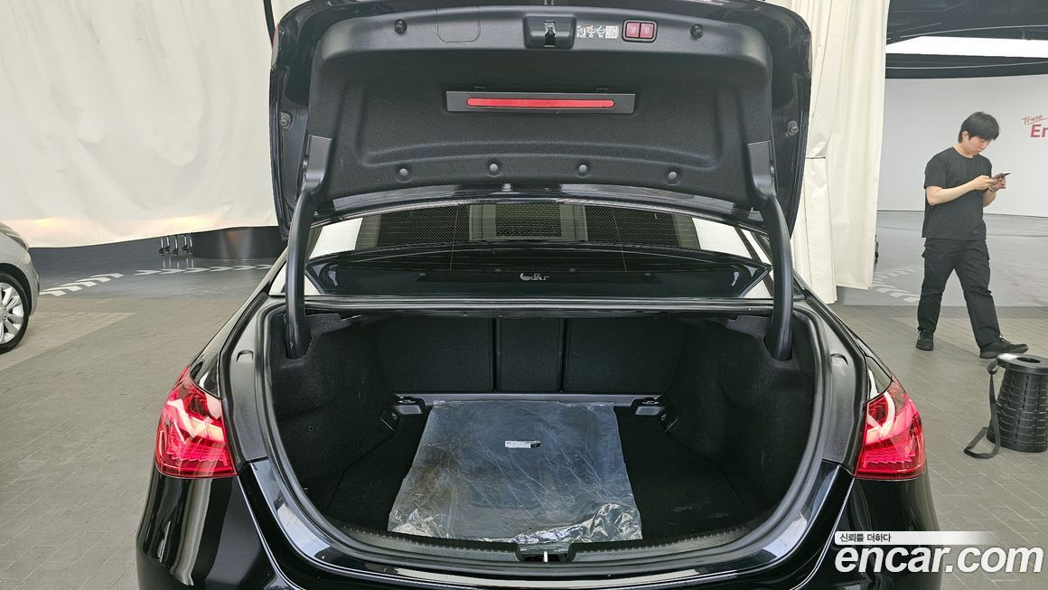 Mercedes-Benz C-Class 2024