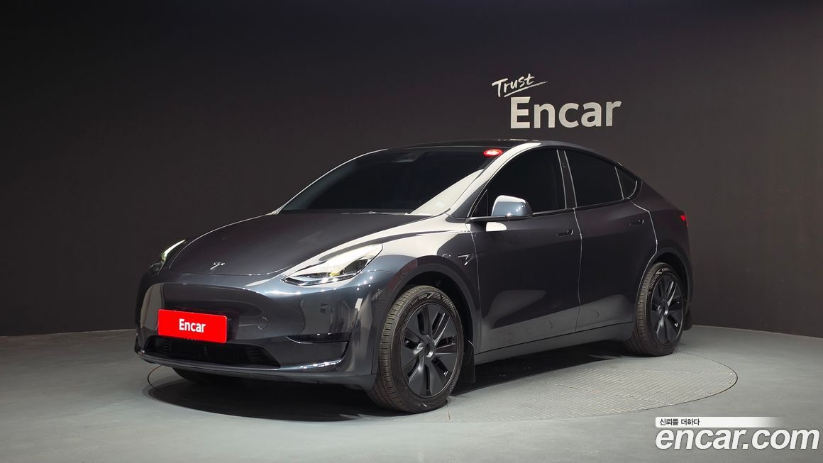 Tesla Model Y 2025