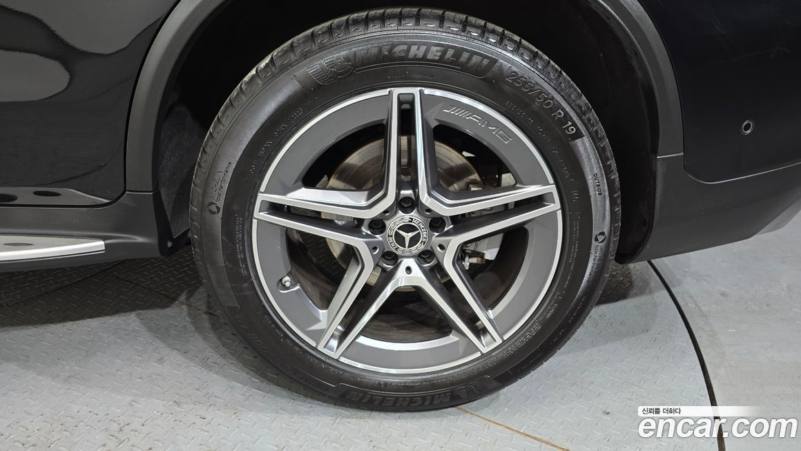 Mercedes-Benz GLC-Class 2021