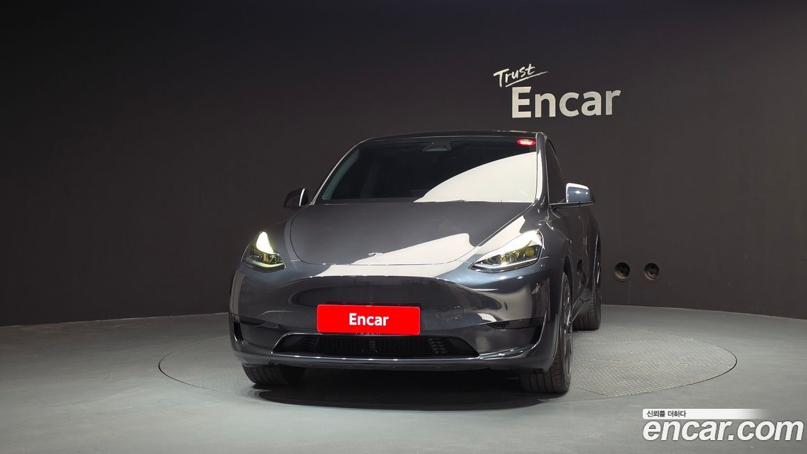 Tesla Model Y 2025