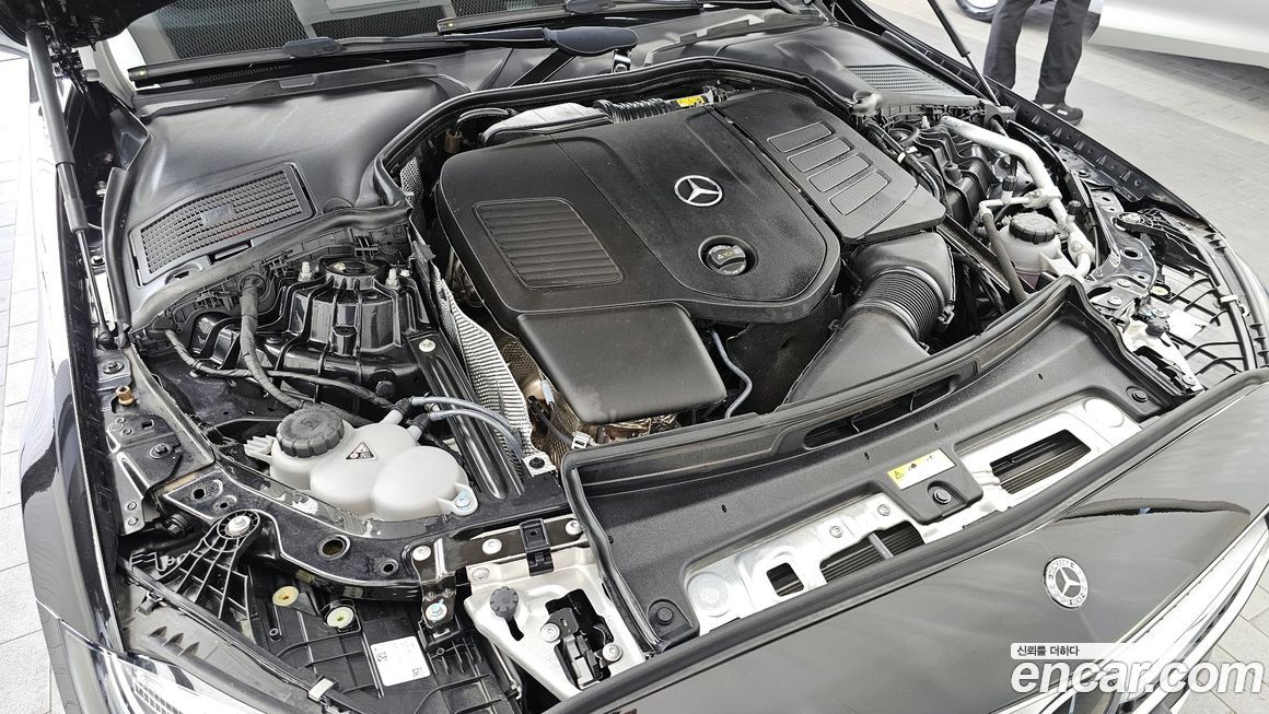 Mercedes-Benz C-Class 2024