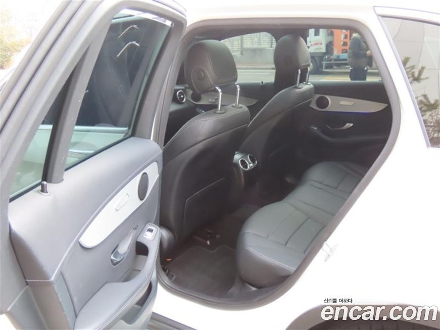 Mercedes-Benz GLC-Class 2021