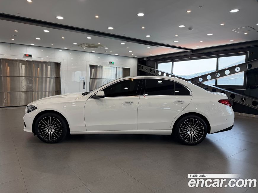 Mercedes-Benz C-Class 2024