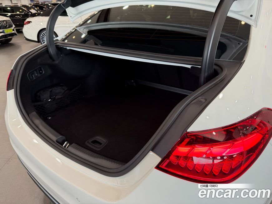 Mercedes-Benz C-Class 2024