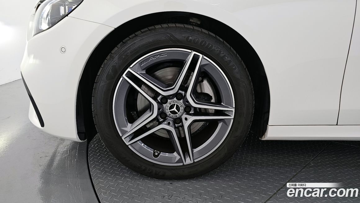 Mercedes-Benz E-Class 2023