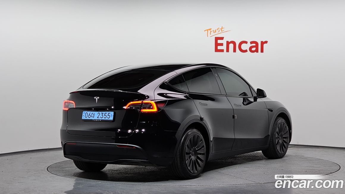 Tesla Model Y 2024