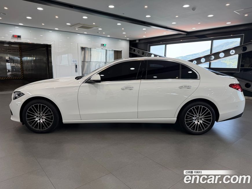 Mercedes-Benz C-Class 2024
