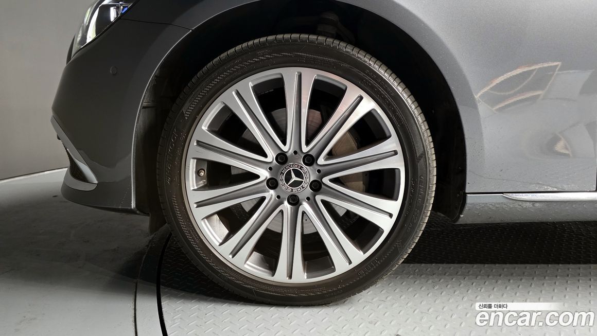 Mercedes-Benz E-Class 2023