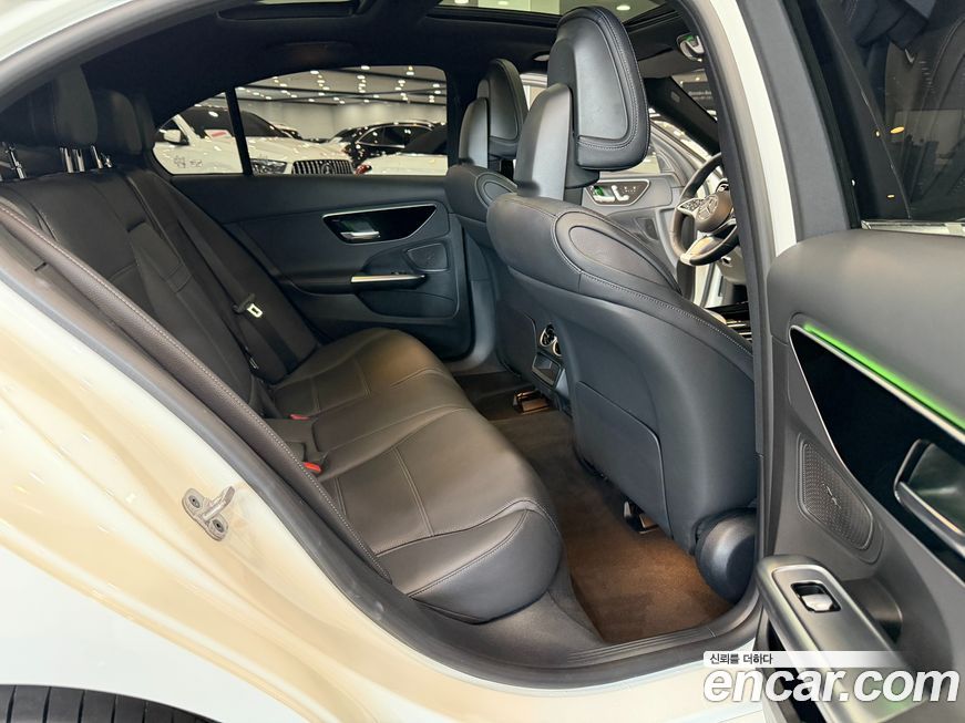 Mercedes-Benz C-Class 2024