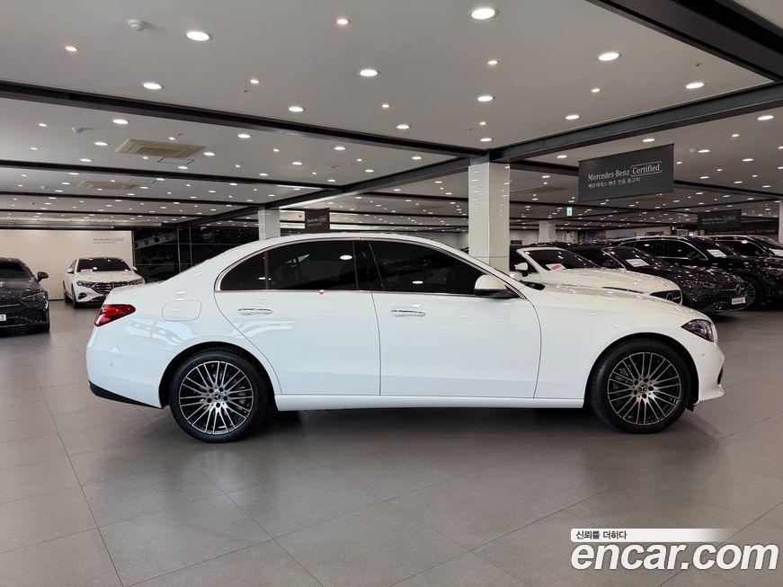Mercedes-Benz C-Class 2024