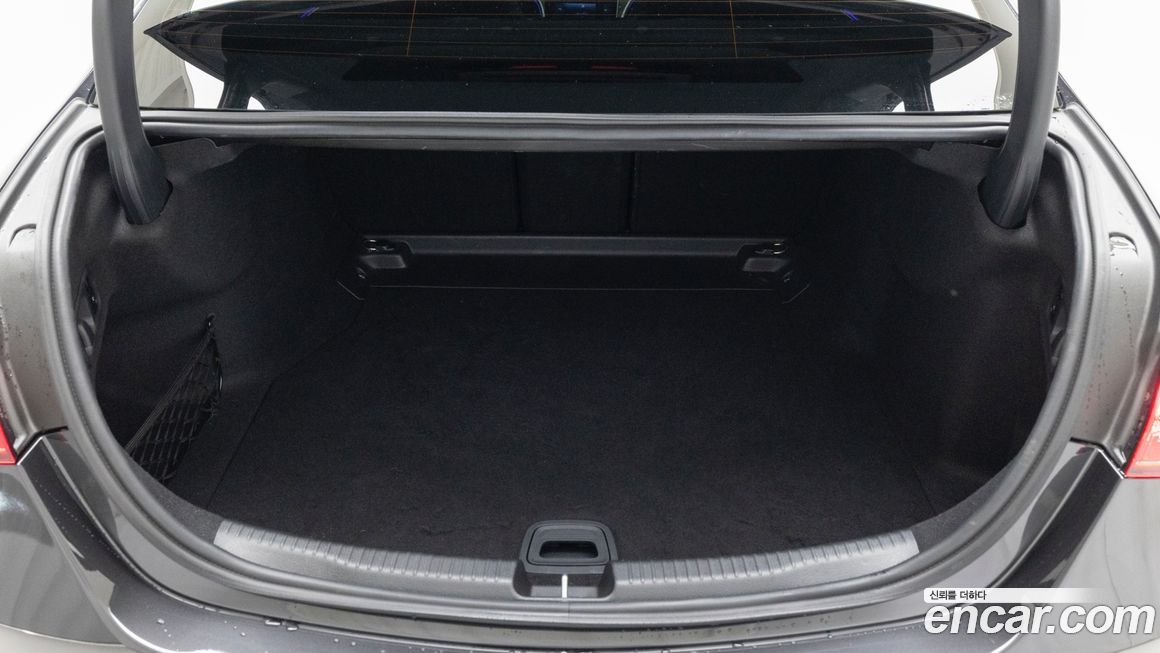 Mercedes-Benz C-Class 2023