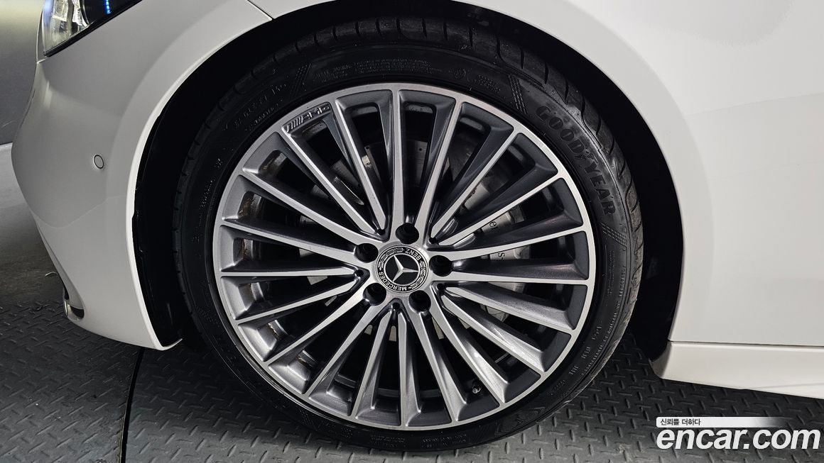 Mercedes-Benz C-Class 2023