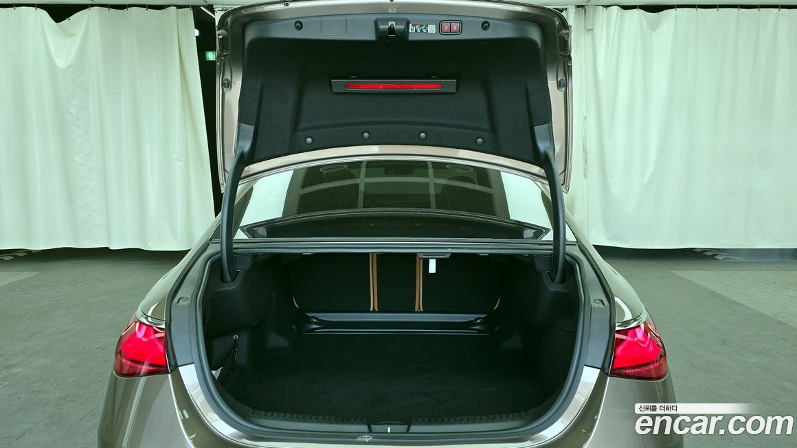 Mercedes-Benz E-Class 2025