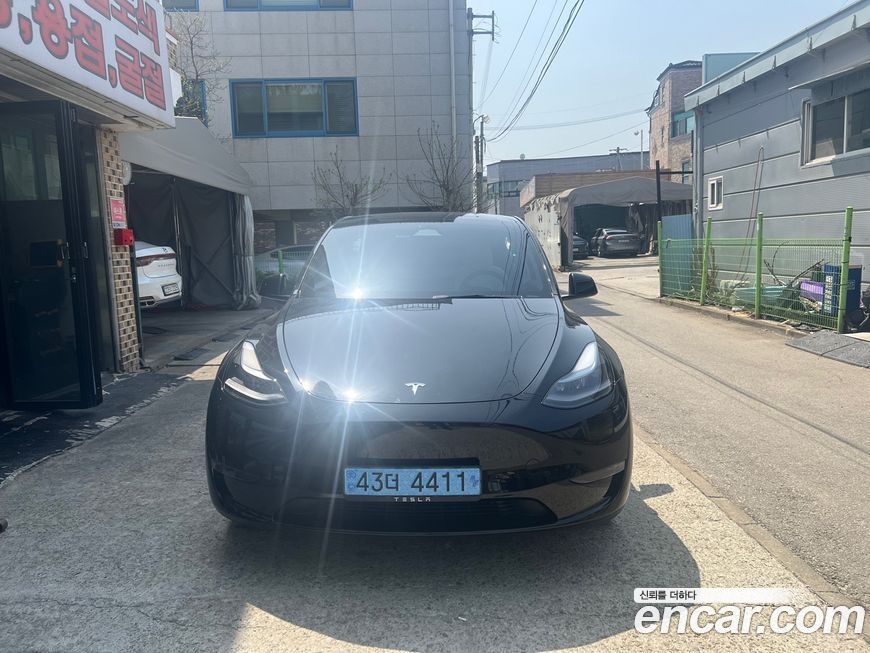 Tesla Model Y 2024