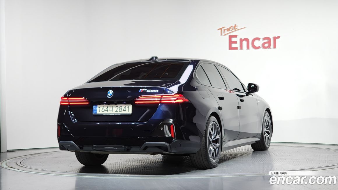 BMW 5-Series 2024