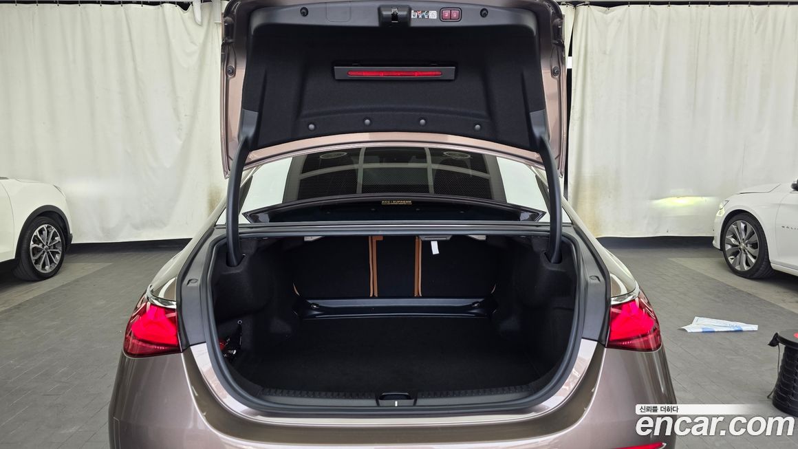 Mercedes-Benz E-Class 2025