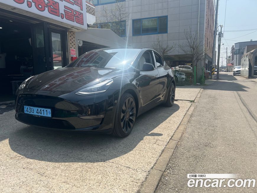 Tesla Model Y 2024