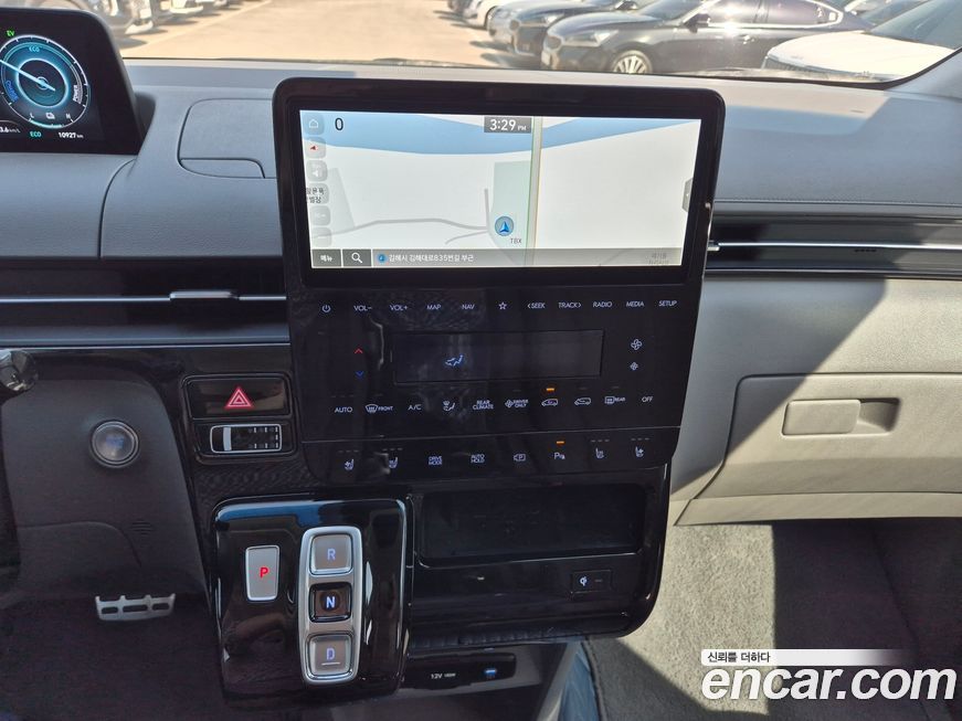 Hyundai Staria 2025