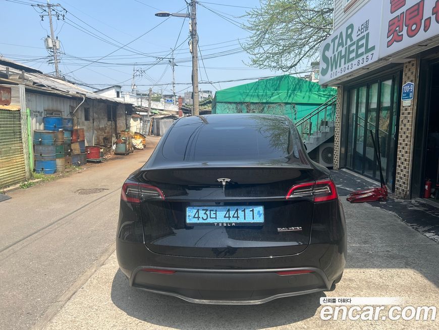 Tesla Model Y 2024