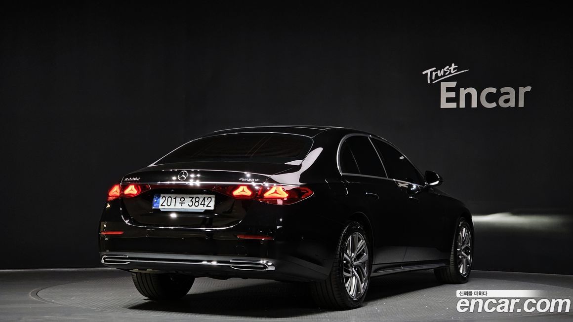 Mercedes-Benz E-Class 2024