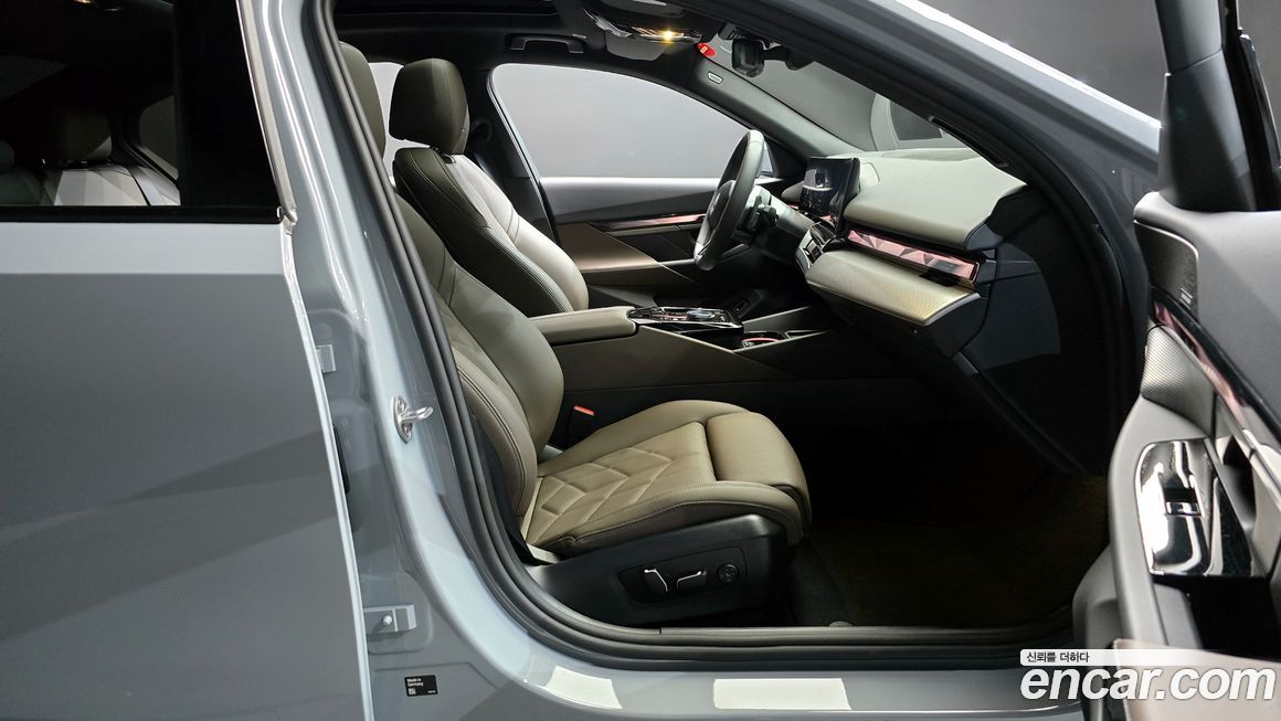 BMW 5-Series 2025