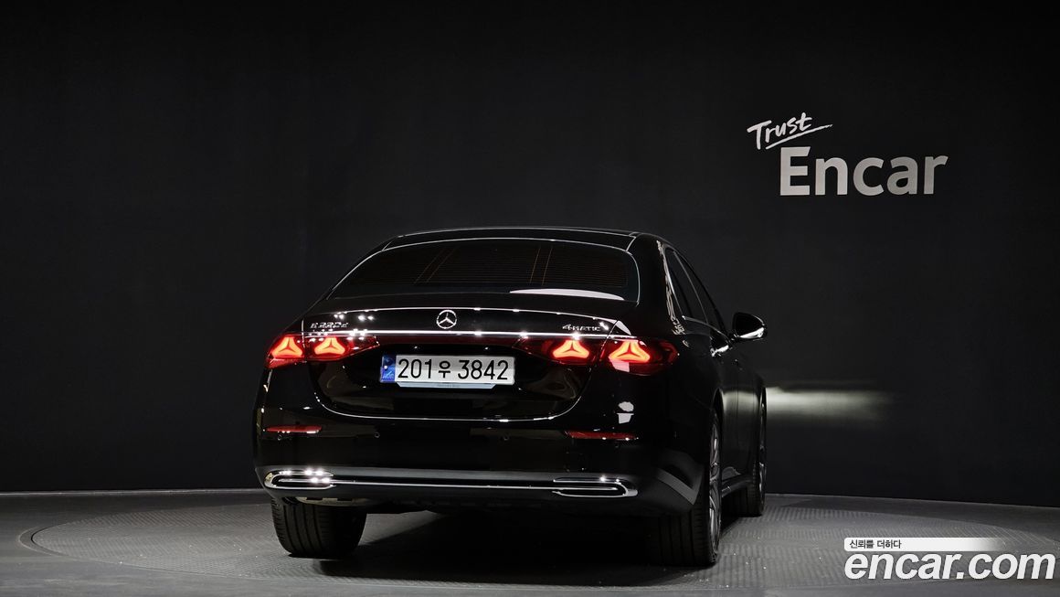 Mercedes-Benz E-Class 2024