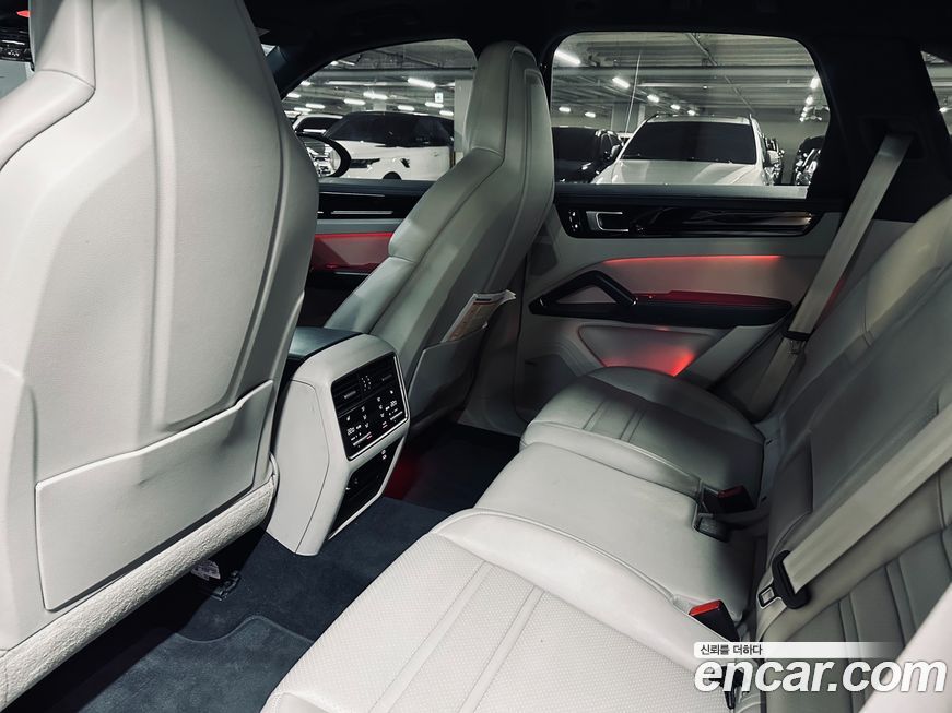 Porsche Cayenne 2021