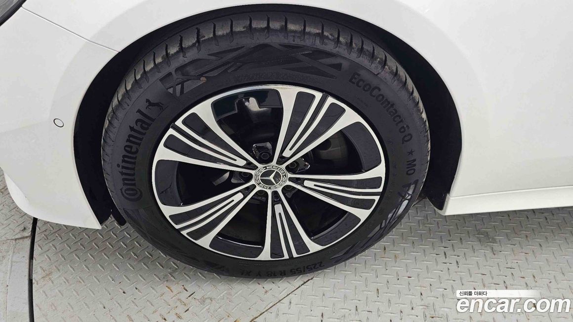 Mercedes-Benz E-Class 2025