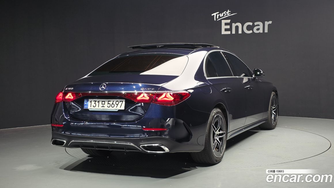 Mercedes-Benz E-Class 2024