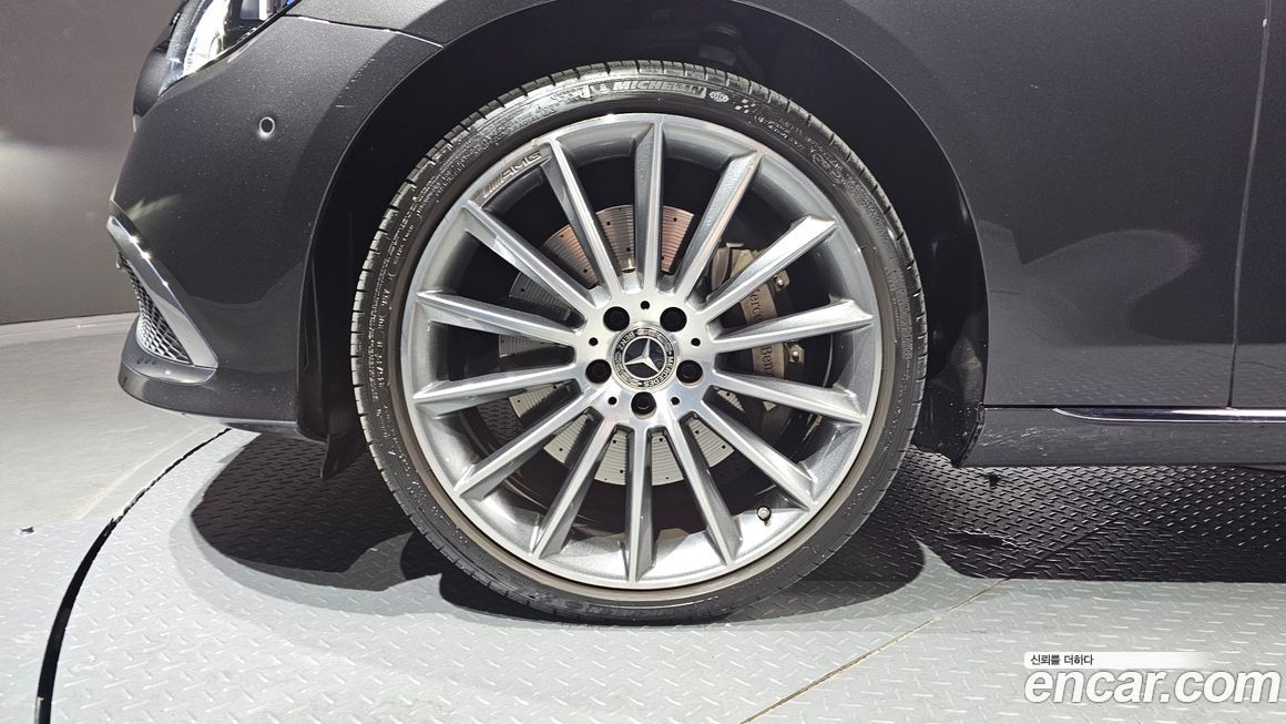 Mercedes-Benz E-Class 2023