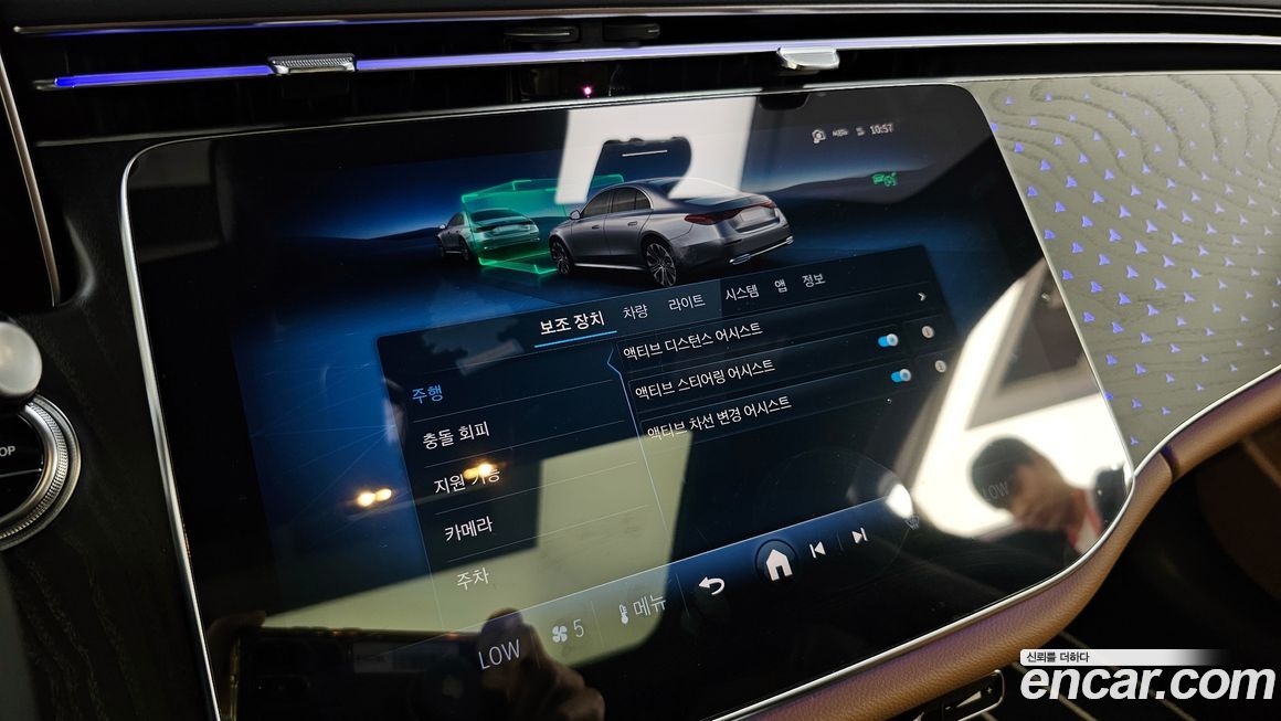 Mercedes-Benz E-Class 2024