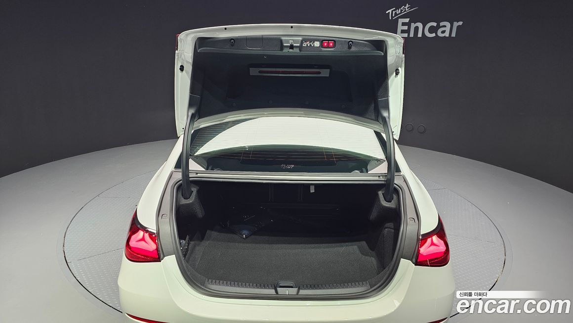 Mercedes-Benz E-Class 2026