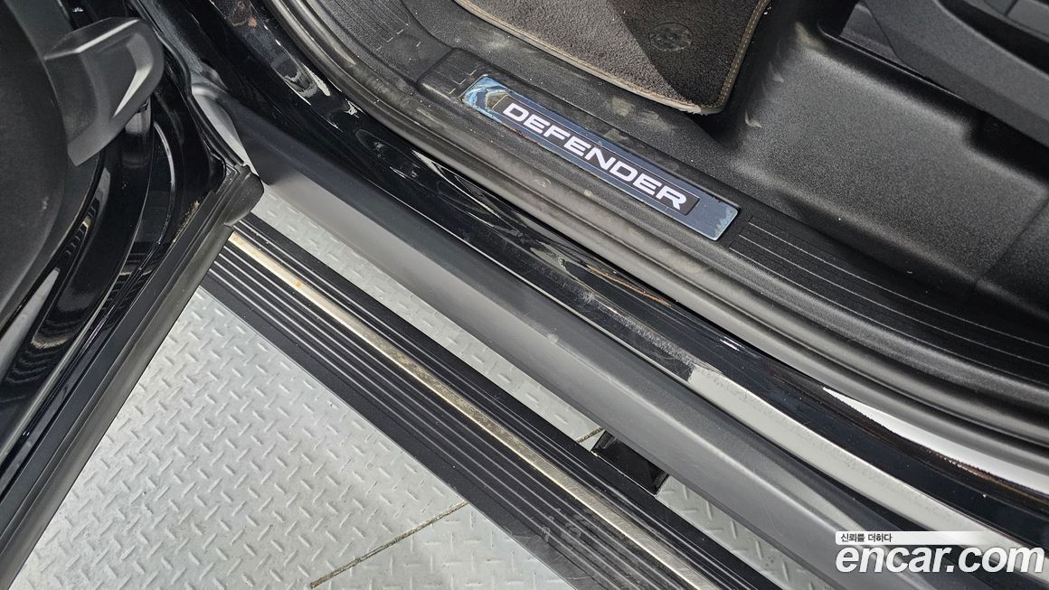 Land Rover Defender 2023