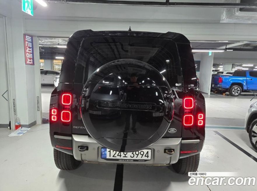 Land Rover Defender 2023