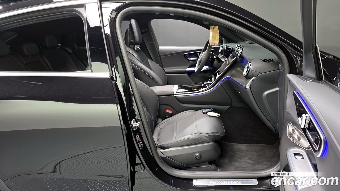 Mercedes-Benz GLC-Class 2025