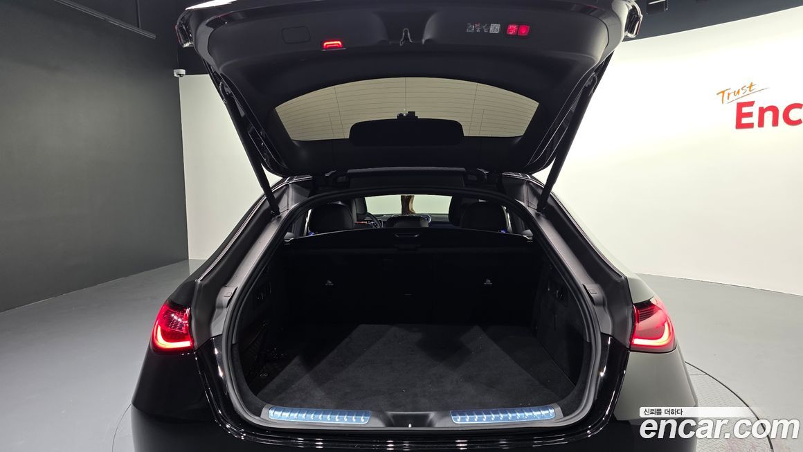 Mercedes-Benz GLC-Class 2025