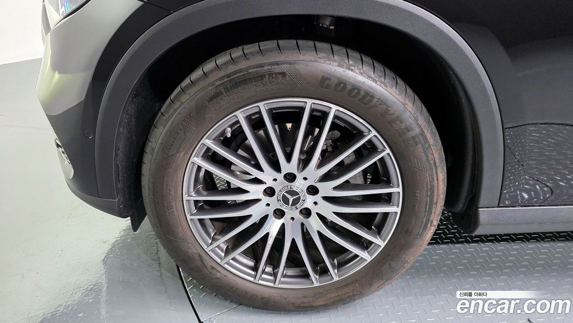 Mercedes-Benz GLC-Class 2025