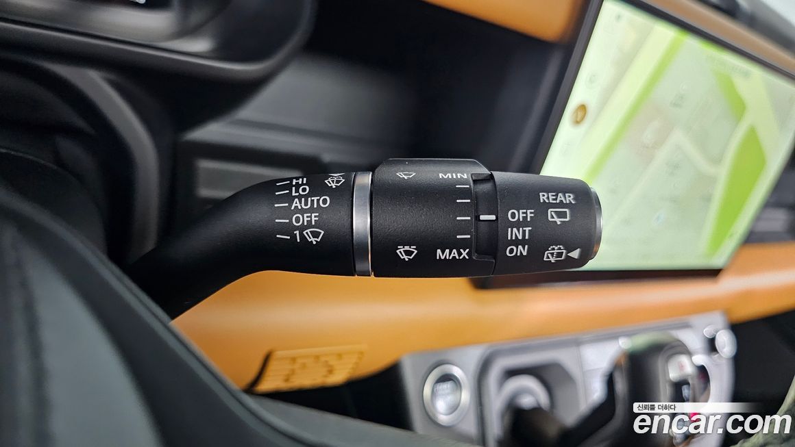 Land Rover Defender 2023