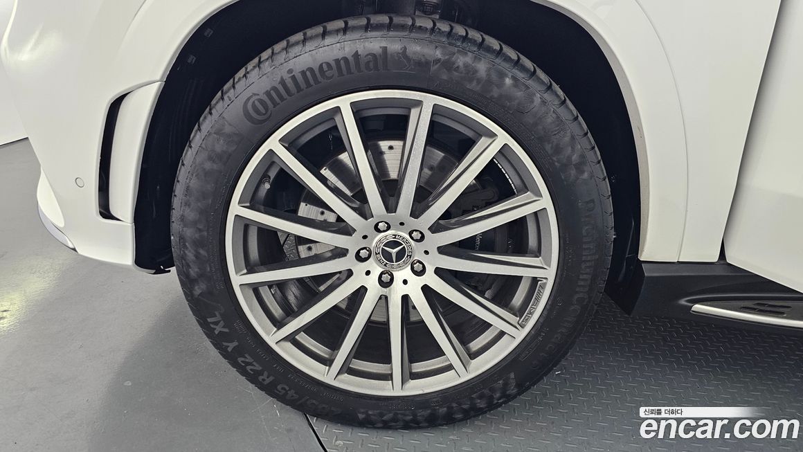 Mercedes-Benz GLS-Class 2023