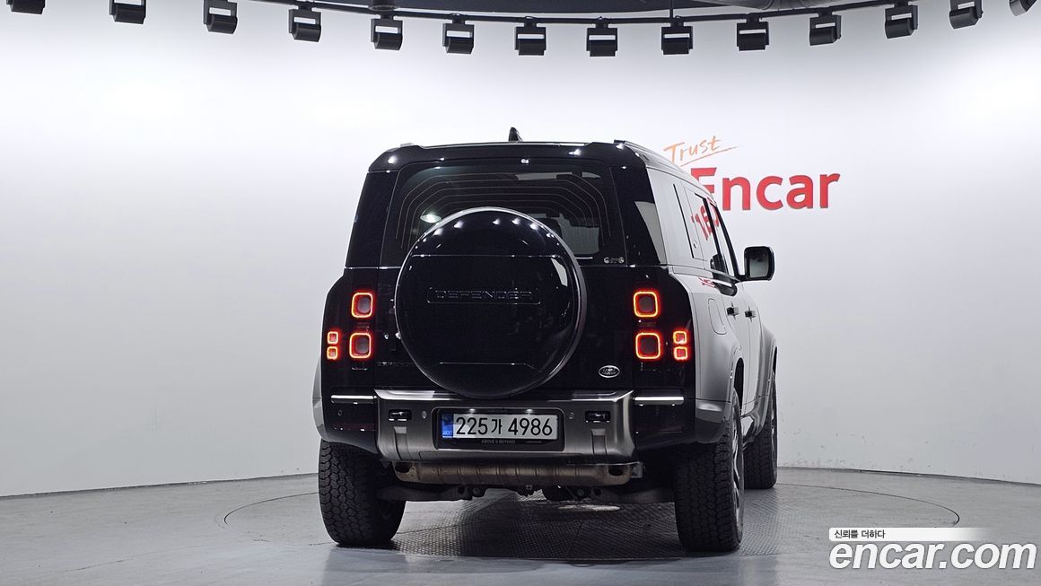 Land Rover Defender 2023