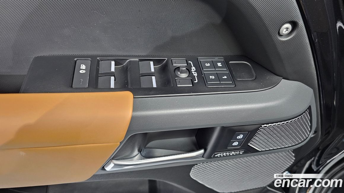 Land Rover Defender 2023